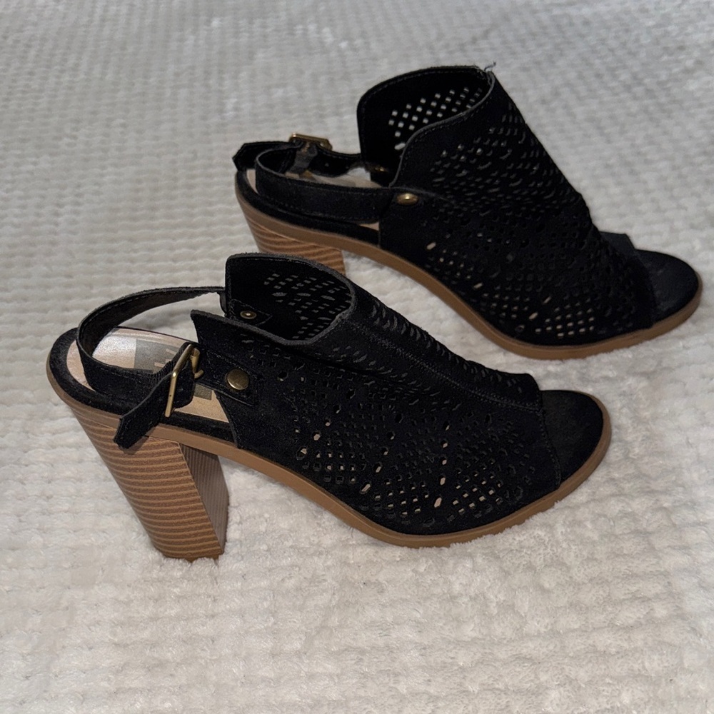 ✨🖤 Like New - DV Black Perforated Heeled Sandals – Women’s Size 6.5 - Picture 4 of 10